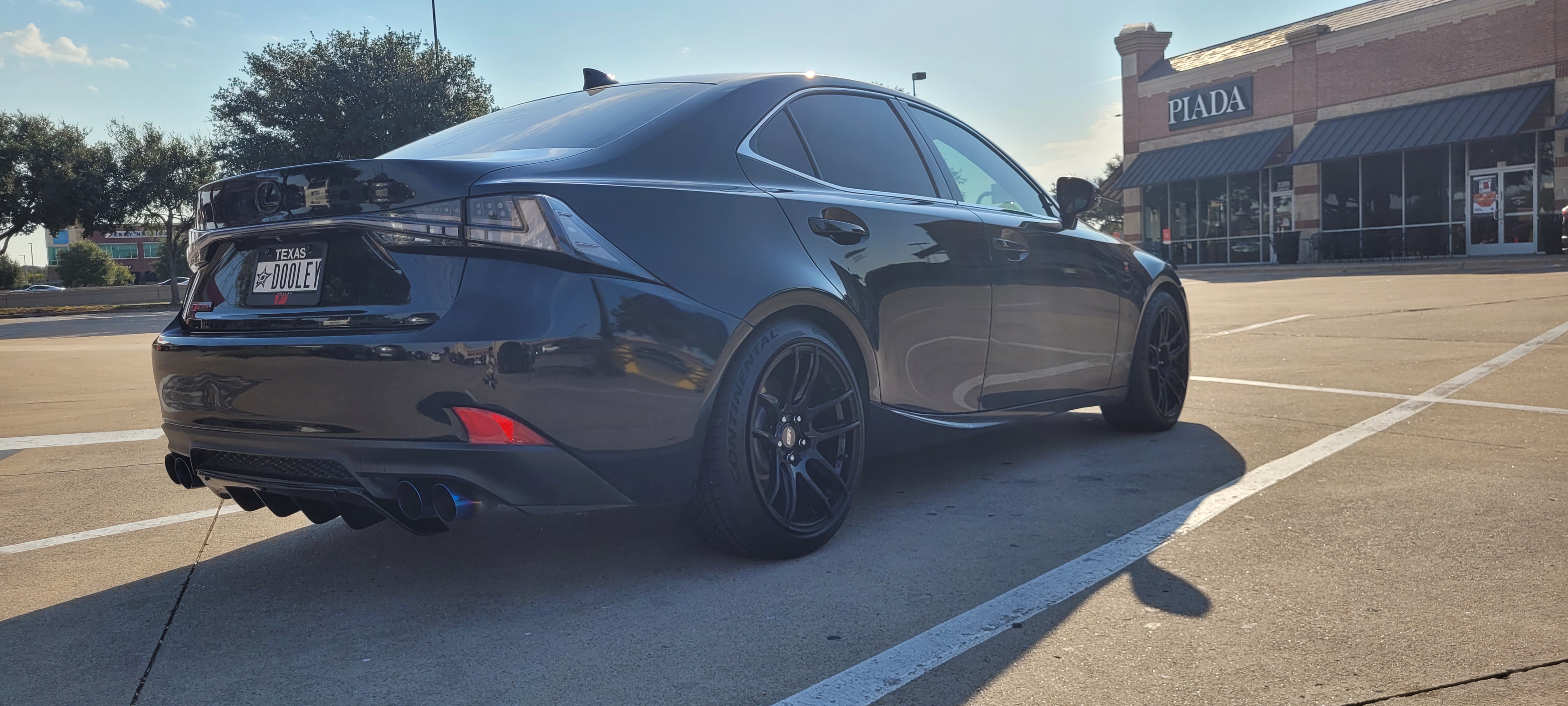 Lexus IS 200t F SPORT gallery photo 1